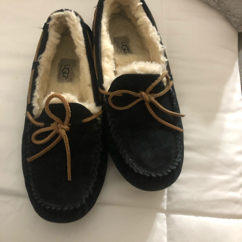 Black ugg mocosins